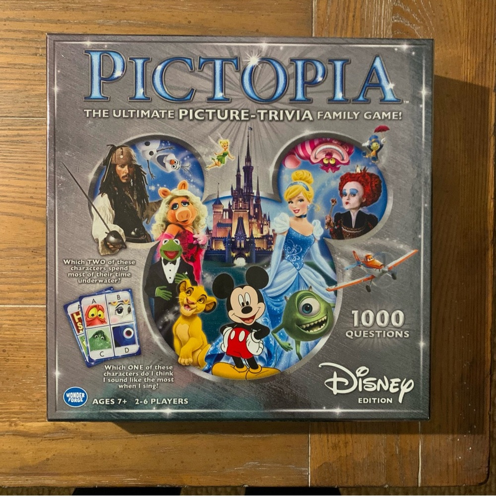 Pictopia family picture-trivia game Disney Edirion
